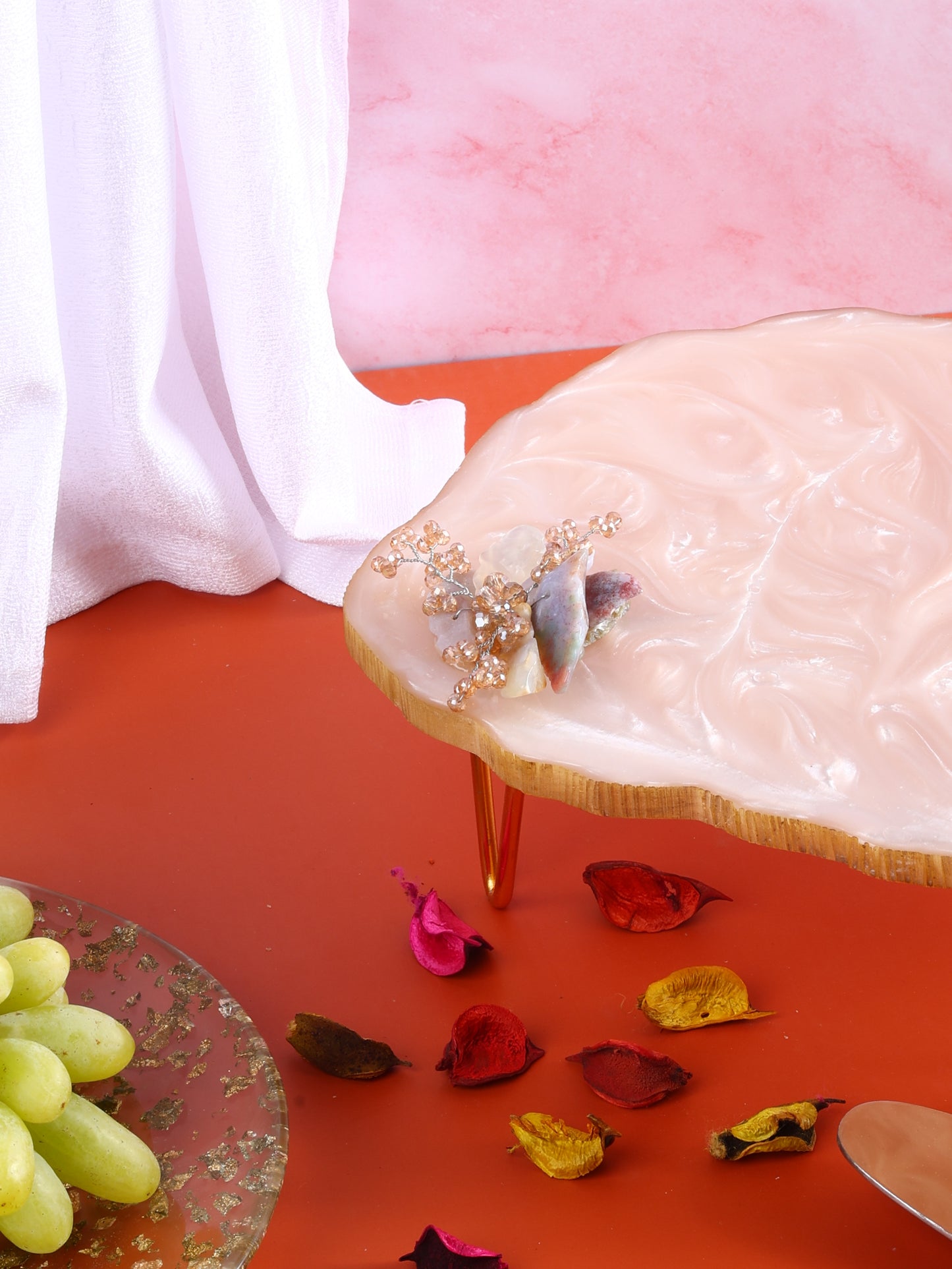 Resin Cake Stand with Spatula
