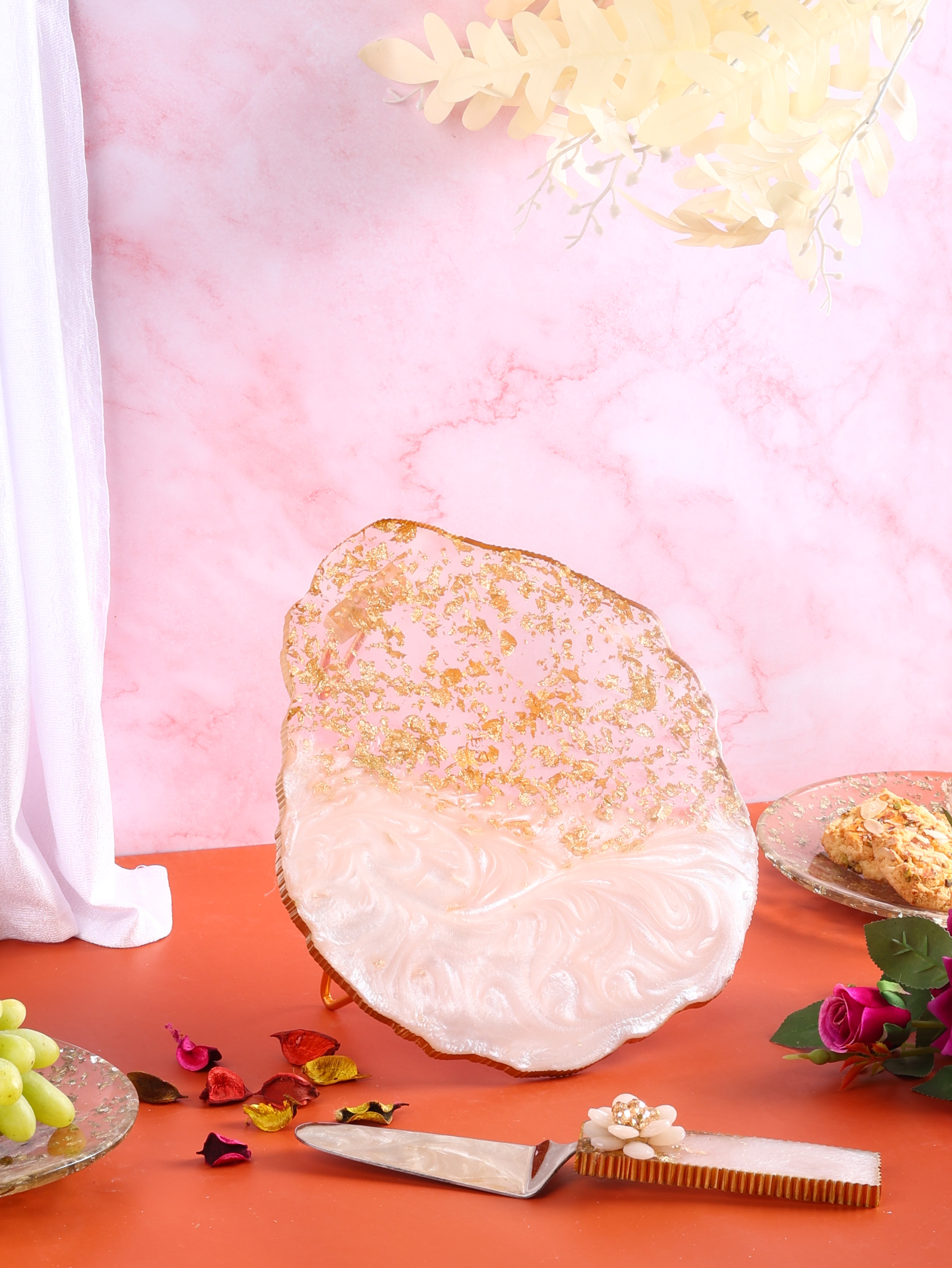 Stylish Resin Cake Stand With Spatula extra image