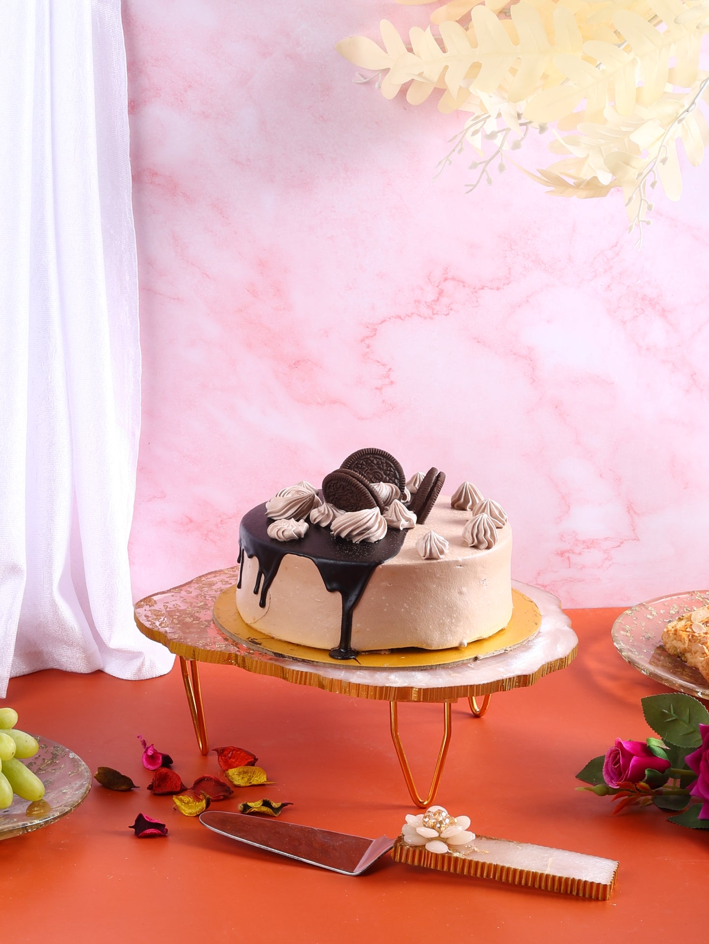 Stylish Resin Cake Stand With Spatula